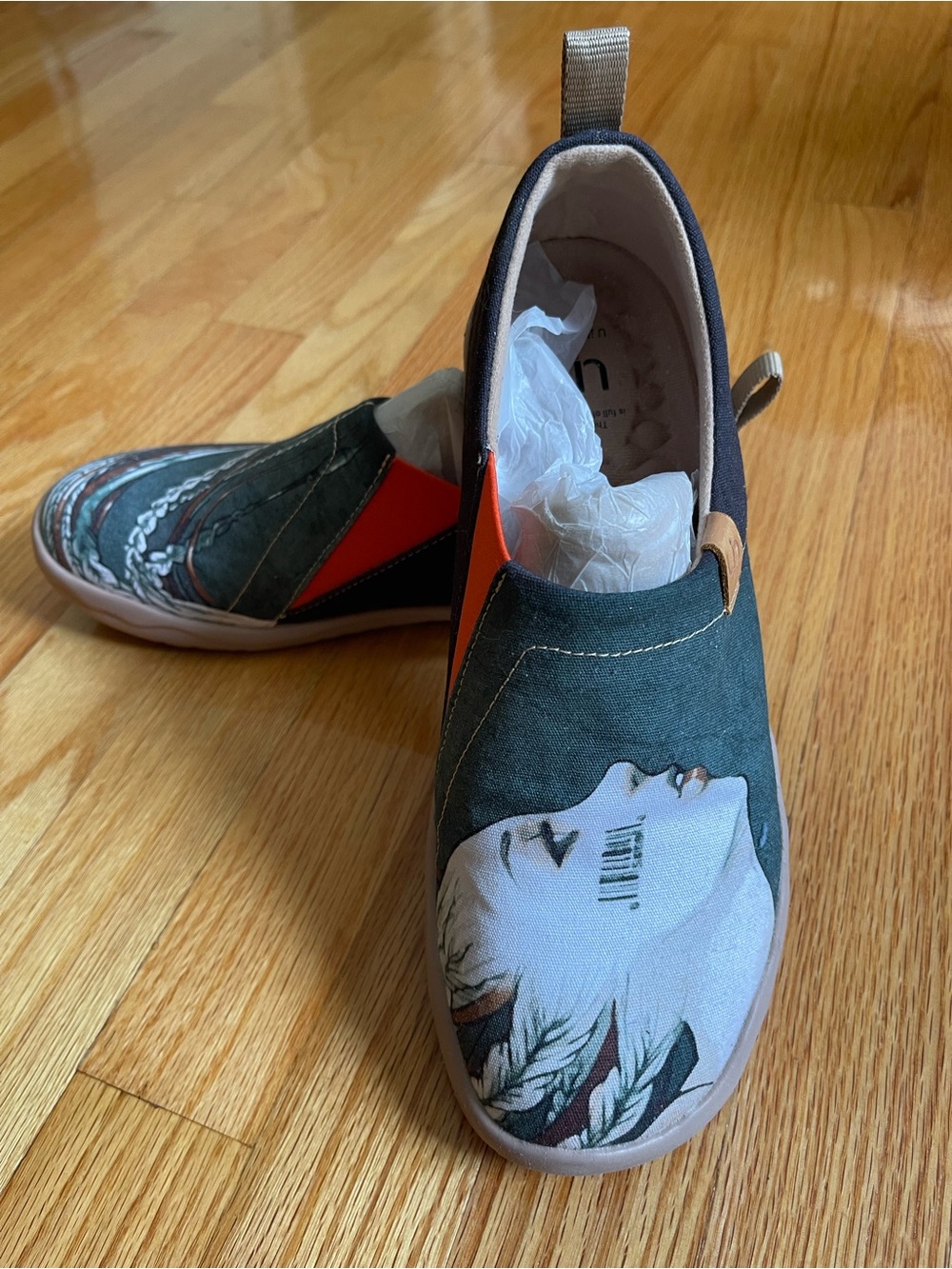 UIN Women's Slip-On Canvas Shoes in Dark Gray with Cream/Brown Artistic Print - Picture 3 of 6